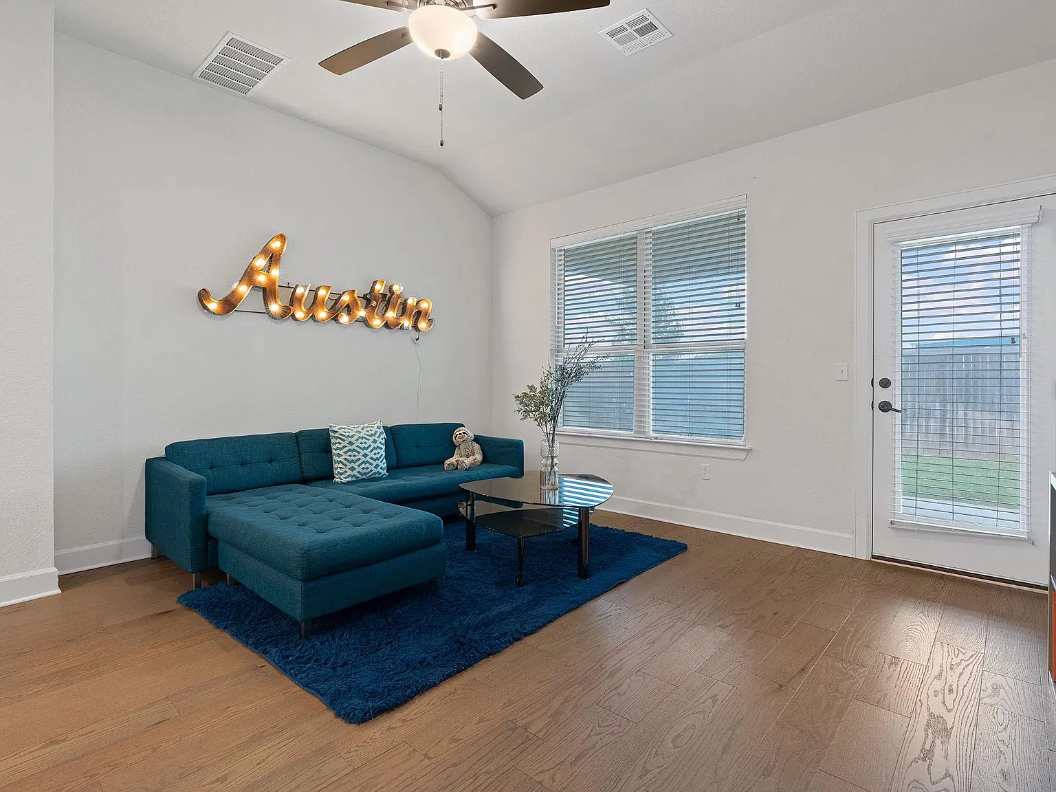 4 bed, 3.5 bath, 2140 sqft, $2,500 — Photo 3
