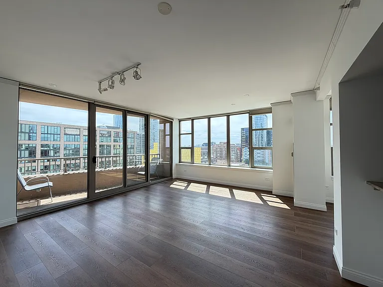 200 N Jefferson St #1101 — Photo 2