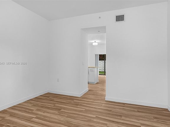 5th image of 170 E 34th St #101