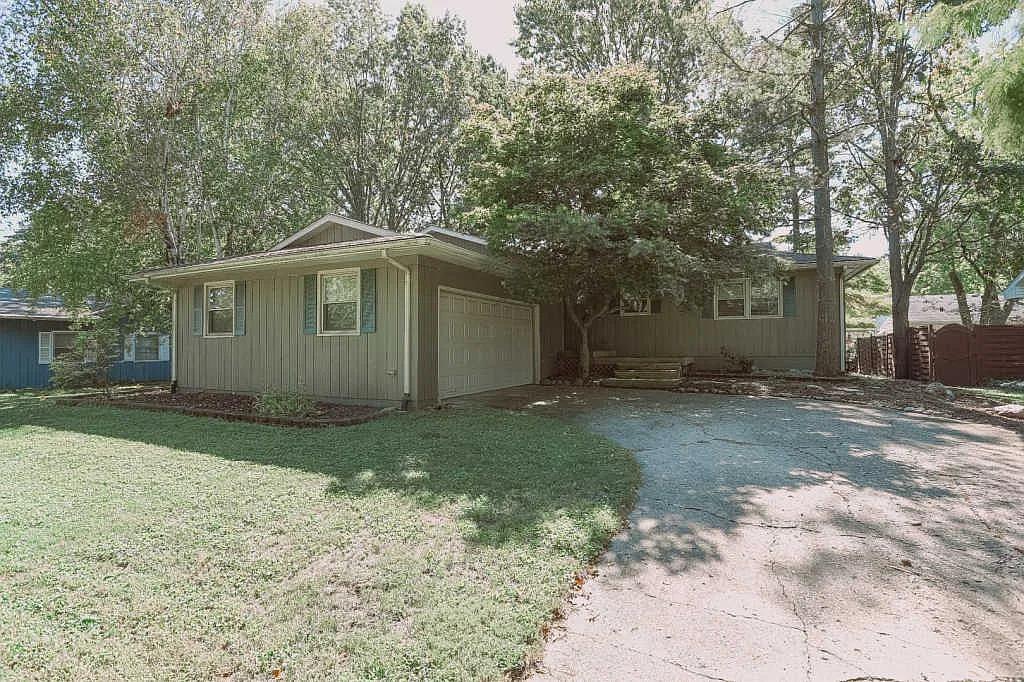 2305 Barberry Dr photo 1