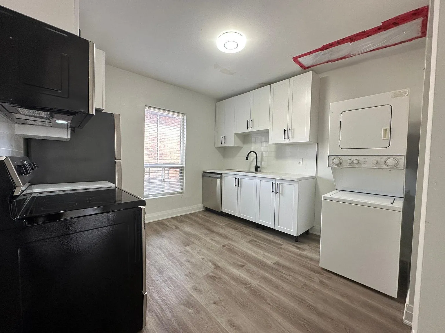 430 King St W — Photo 3