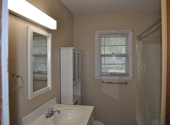 4th image of 1502 E Randolph St