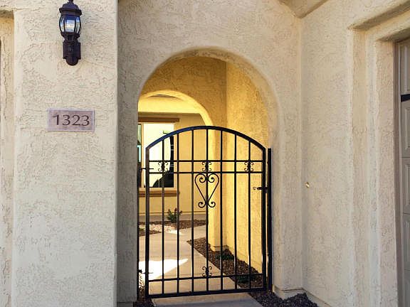 2nd image of 1323 W Cavedale Dr