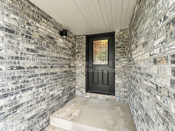 3rd image of 825 Trail Point Ct