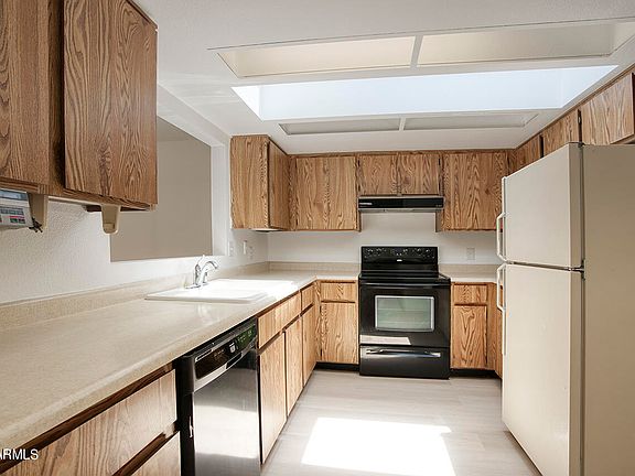 5th image of 550 W HARVARD Drive
