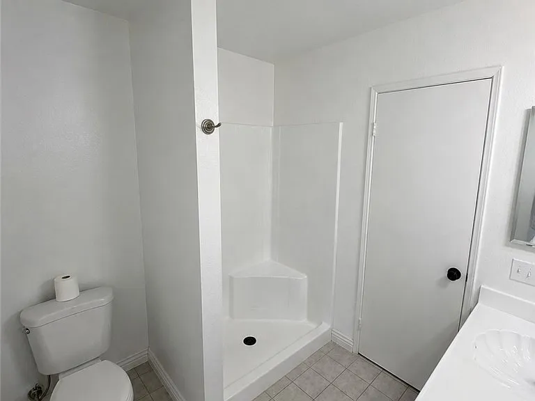 2032 S Bon View Ave #B — Photo 12
