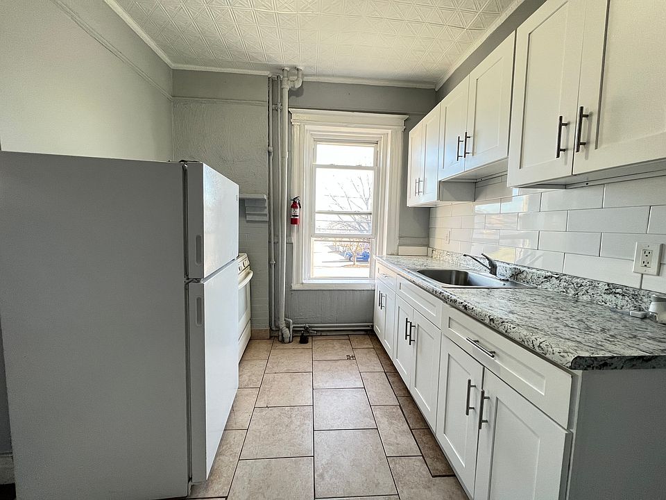 1st image of 379 Fairmount Ave #3