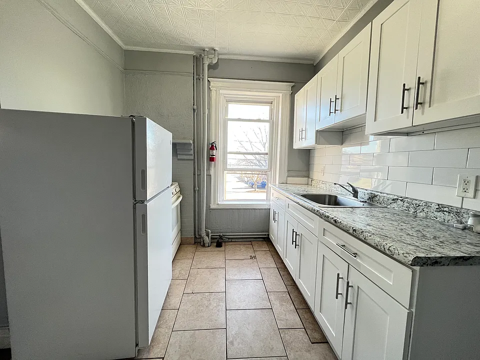 379 Fairmount Ave #3