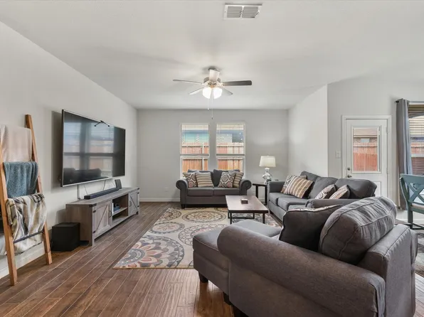 155 Wagon Wheel Dr, Waxahachie, TX 75167