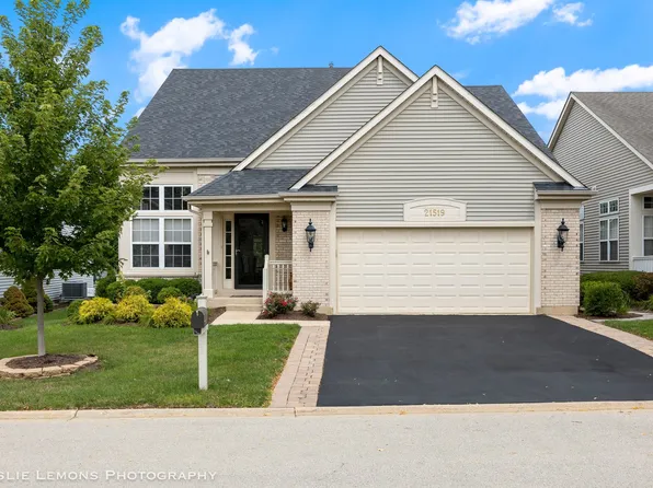 21519 W Chestnut Ln, Plainfield, IL 60544
