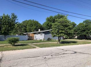 118 E South St, Mt Sterling, IL 62353