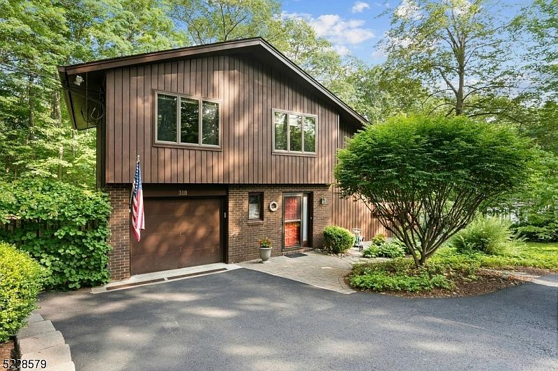 1st image of 318 Mountainside Dr