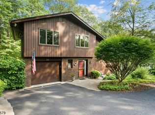 318 Mountainside Dr, Highland Lakes, NJ 07422