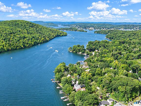 3rd image of 32 Taagan Point Drive