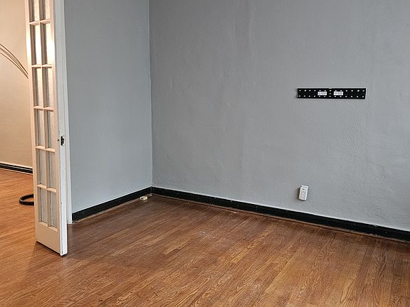 5th image of 4417 S Grand Blvd