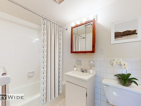 4th image of 307 E 9th St Front 2D