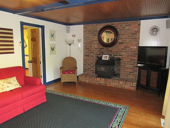 3rd image of 77 Maplewood Ln
