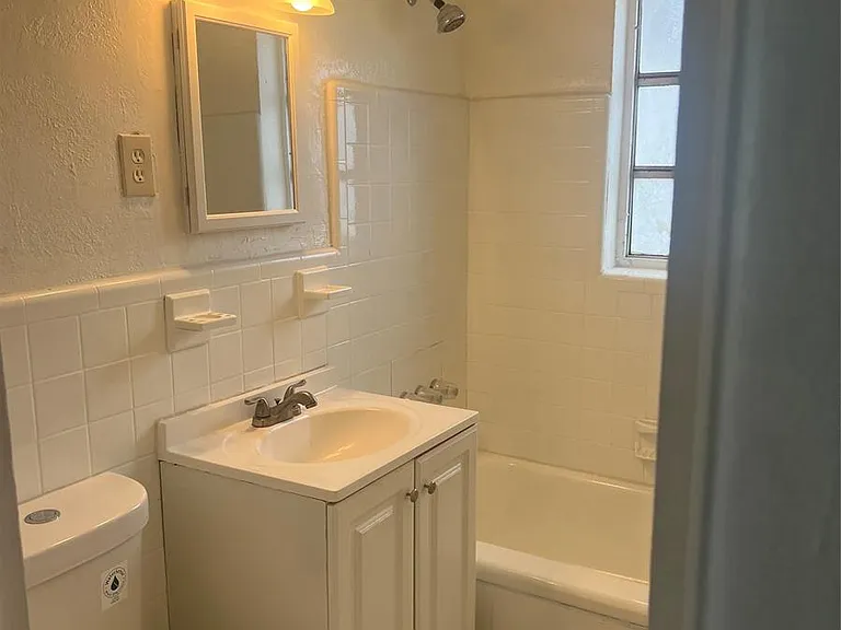 1412 NW 19th Ave — Photo 3