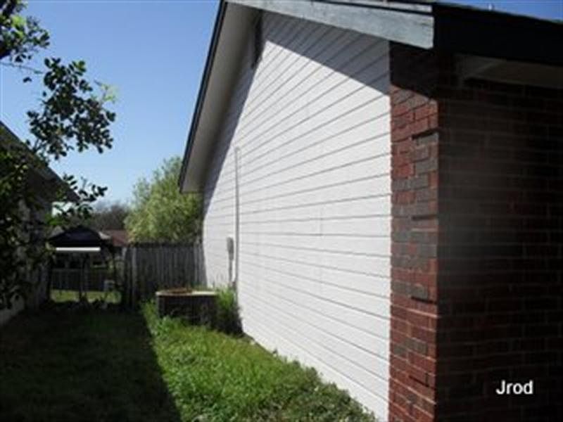 2nd image of 4005 Hallie Ave