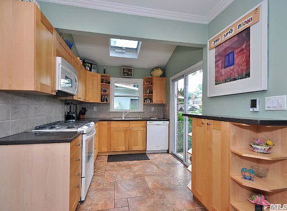 5th image of 8037 209th St
