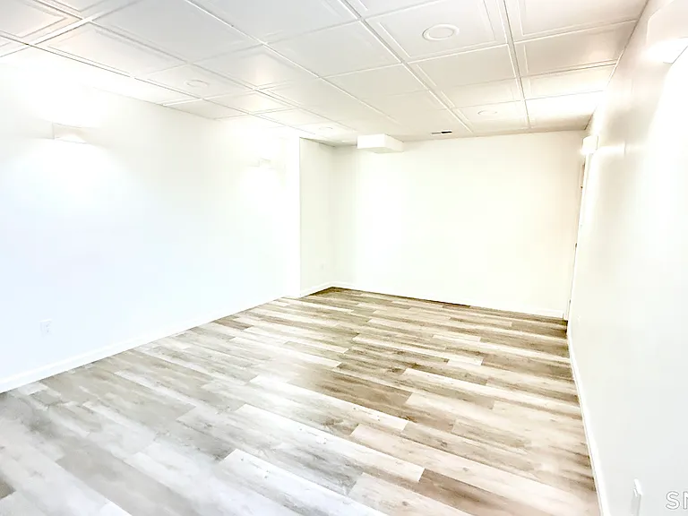 16 Arthur Dr #4 — Photo 9