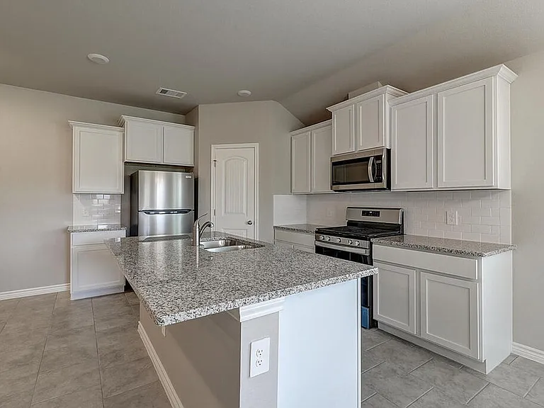 1269 Carnaby St — Photo 31