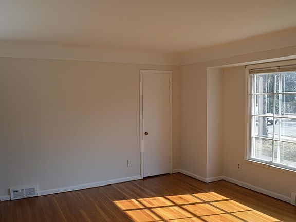 5th image of 878 W Lincoln Ave