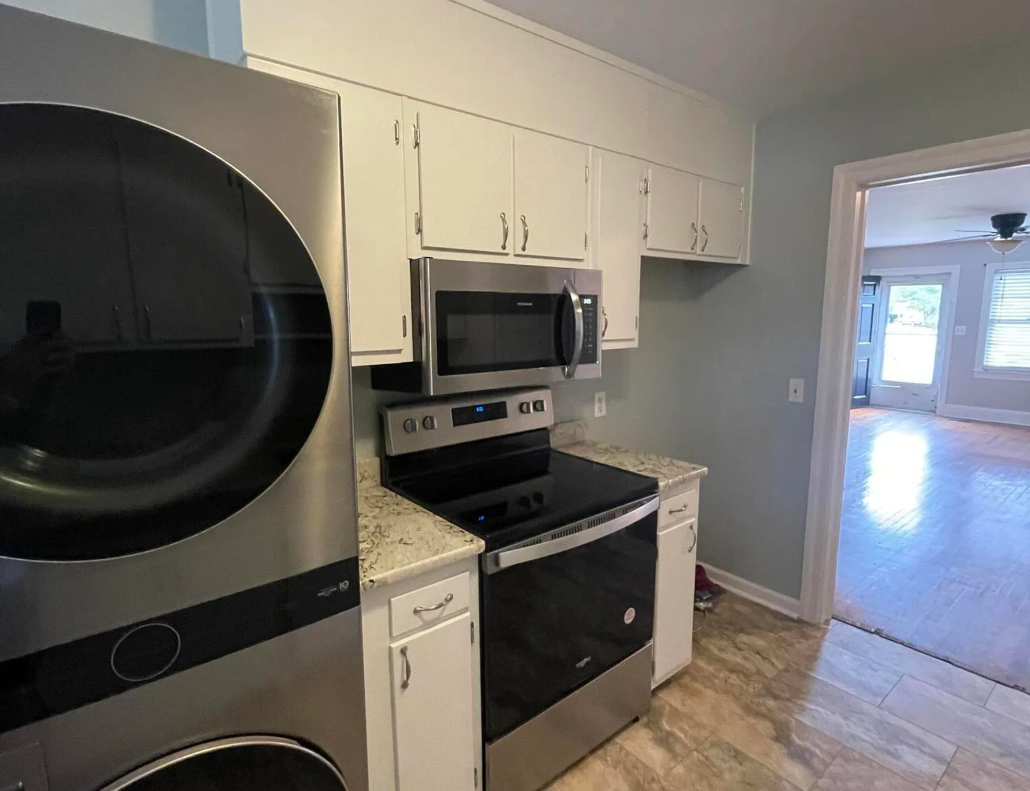 3 bed, 1.0 bath, 1090 sqft, $1,350 — Photo 3