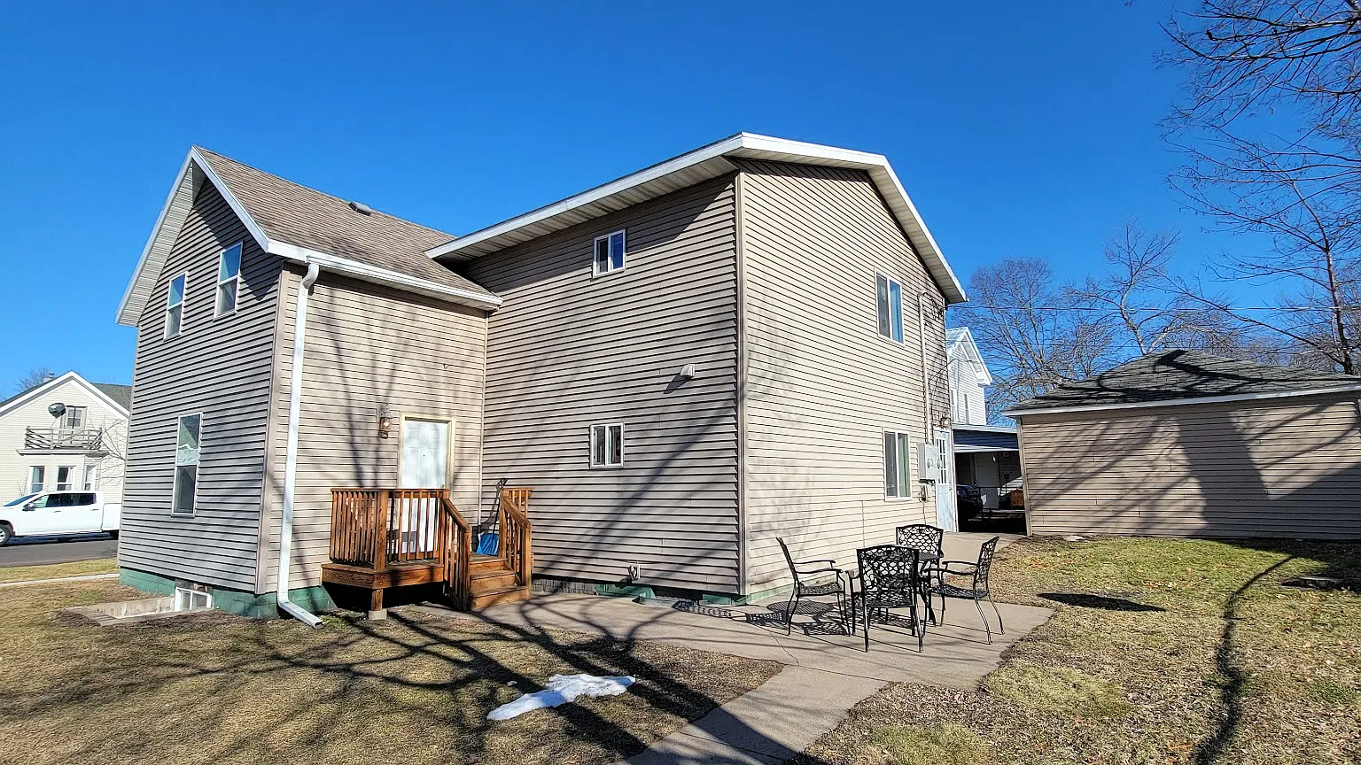 3 bed, 1100 sqft, $1,470 — Photo 2