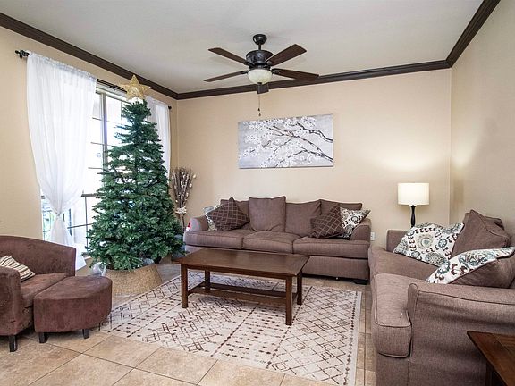 4th image of 523 Campanario Ln