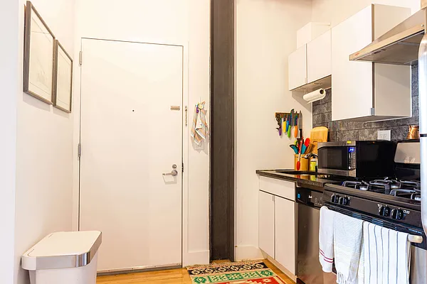 Rented by Smart City Real Estate LLC | media 11