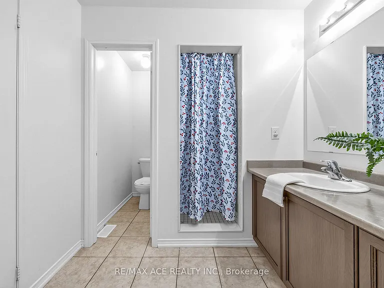 35 Turnerbury Ave — Photo 24