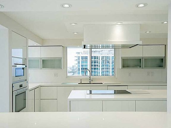 3rd image of 6423 Collins Ave #18