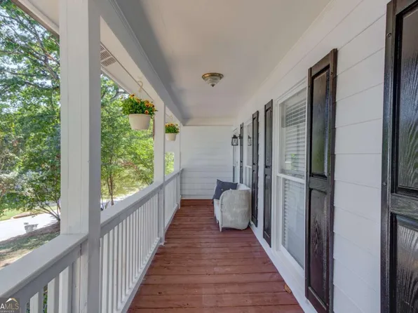 260 Timber Laurel Ln, Lawrenceville, GA 30043