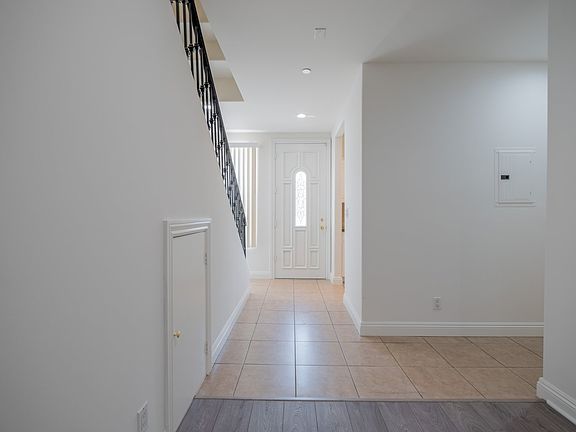 5th image of 526 E Elmwood Ave APT 106