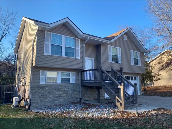 7330 N Hickory St, Kansas City, MO 64118