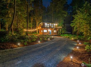 1580 W Beach Rd, Oak Harbor, WA 98277