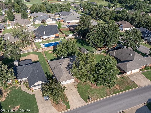 2nd image of 1910 Durango Dr