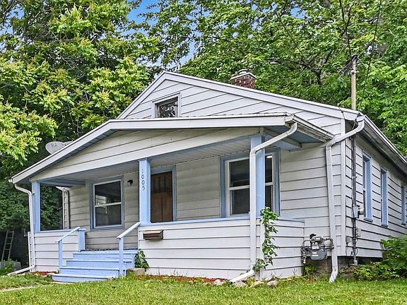 3rd image of 1005 McCullough St