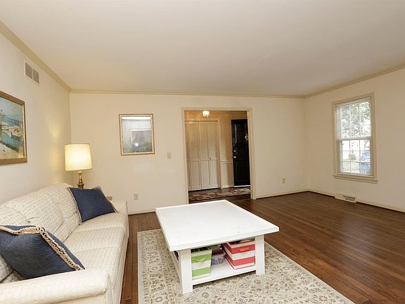 3rd image of 3424 Heritage Pl
