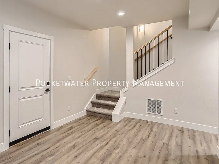 1343 Baker St — Photo 23