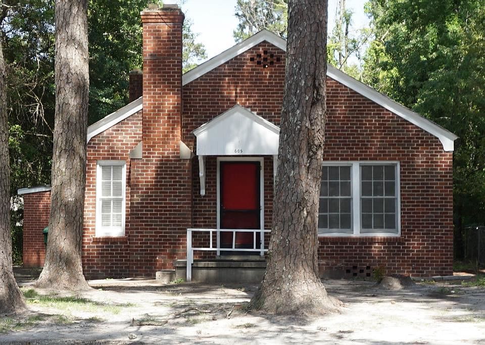 1st image of 605 N Troup St