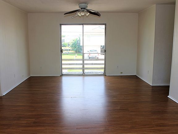 2nd image of 442 Pompano St