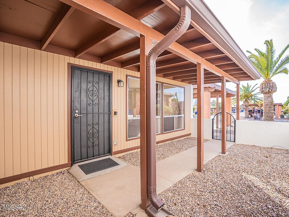 1st image of 332 W Calle De Las Flores