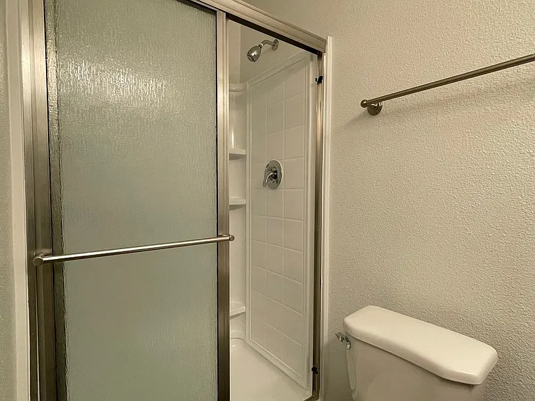 Park Plaza Apartments — Photo 45