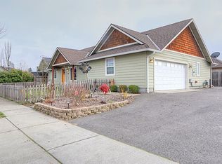 201 SE Yorktown Dr, Grants Pass, OR 97527