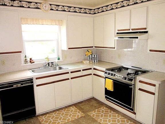 2nd image of 15894 Parklawn Ave