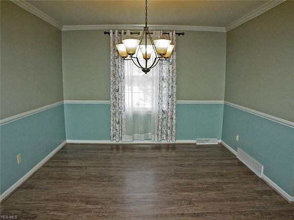 3rd image of 129 Sharon Dr