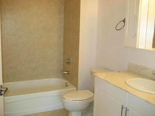 5th image of 275 NE 18th St APT 1009
