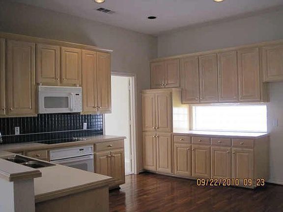 5th image of 2715 Carnation Dr